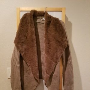 Shop Courture NWOT Faux Fur Collar Sweater, Size S